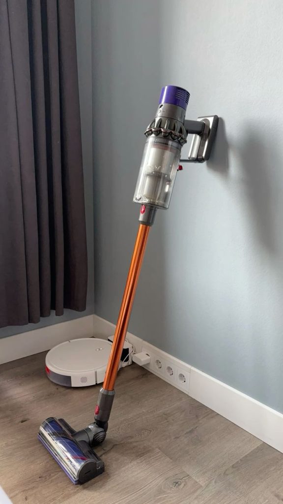 Robot Vacuum vs Stick Vacuum 2026